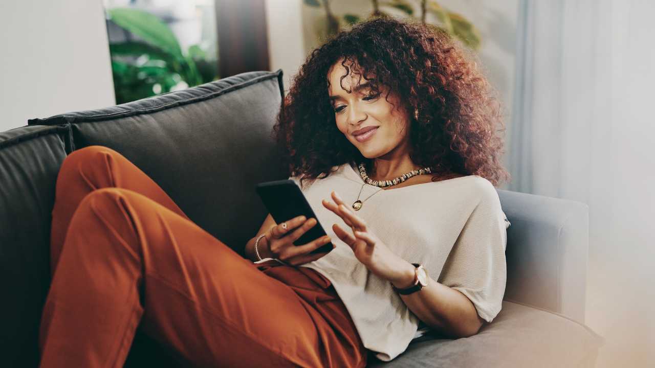 How to Use Glamour Magic on Dating Apps to Find Love