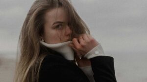 Feeling Jealous? Use It to Manifest Your Next Glow-Up