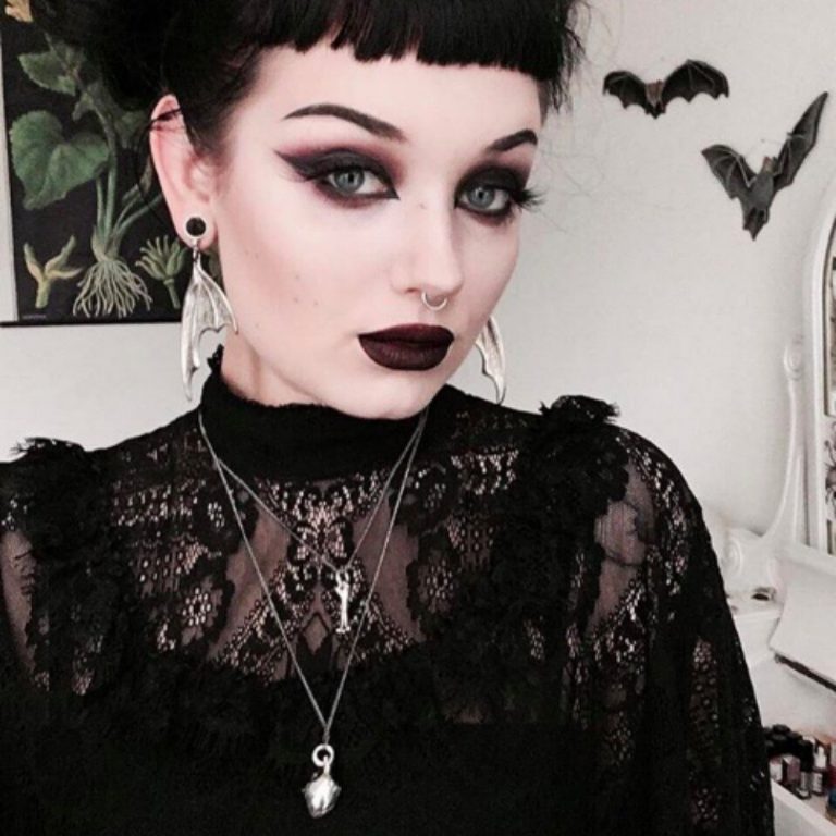Style Tips For A Awitchy Wardrobe